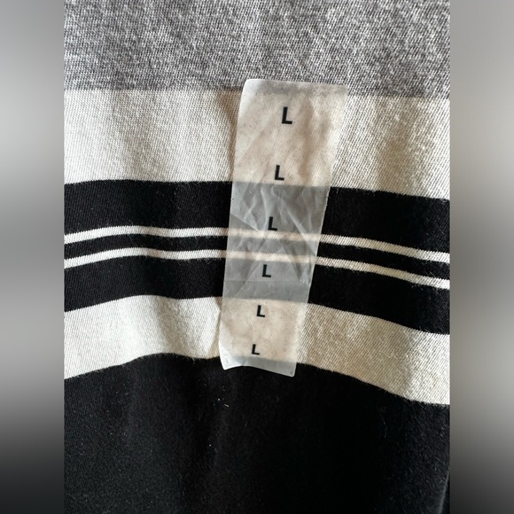 Old Navy T Shirt - Picture 4 of 4
